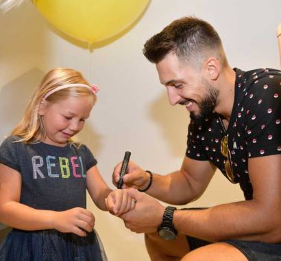 Slovenijo so na prvi šolski dan preplavili rumeni baloni za boljšo vidnost