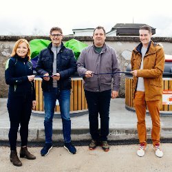 Predaja namenu (od leve) Simona Bregant (Komunala Kranj), župan Matjaž Rakovec, Primož Bavdek (KS Besnica) in podžupan Janez Černe