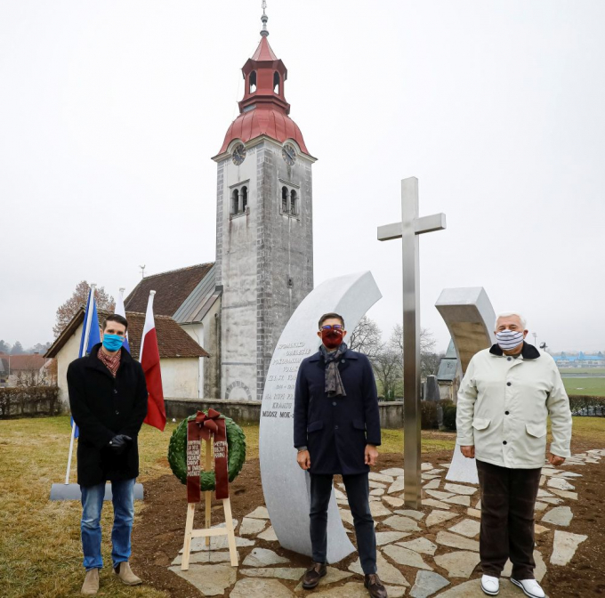 Na fotografiji (z leve): podžupan MOK Janez Černe, župan Matjaž Rakovec in predsednik Sveta KS Vodovodni stolp Bor Balderman.