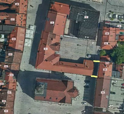 Delna zapora na Tavčarjevi ulici v mestnem jedru
